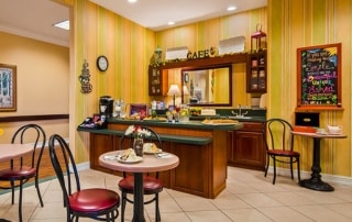 The Windsor of Bradenton Bistro Seating.