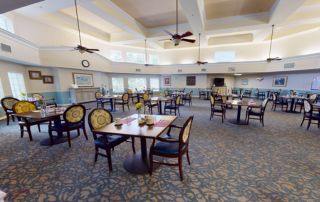 Heron East large dining room with lots of tables and chairs.