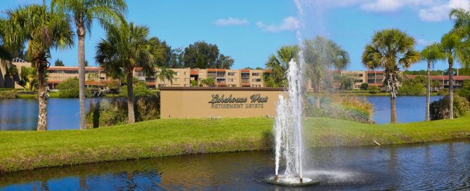 Lakehouse West Lake and Water Fountain
