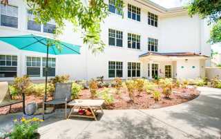 Venice Palms Senior Living Courtyard